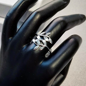 Sterling silver Olive Leaf ring - Size 9 / 19mm